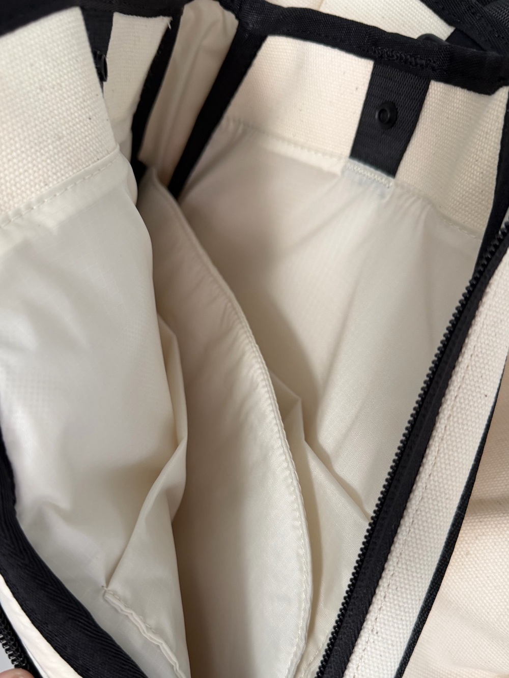 Lululemon Racket Bag 19L - Picture 5 of 14